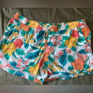 Natural Reflections Women’s XL Floral Shorts